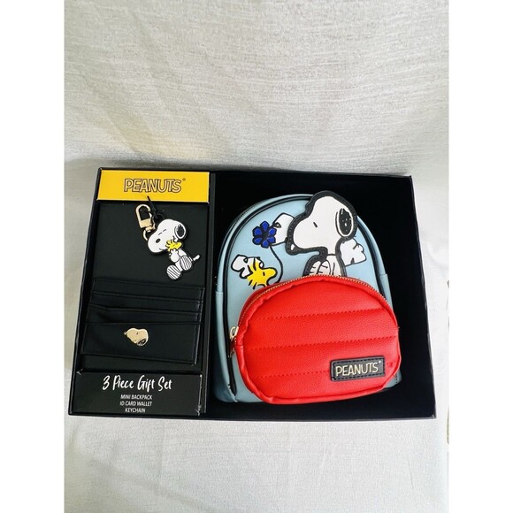 Peanuts Snoopy 3-Piece Gift Set Mini Backpack ID Wallet & Keychain NWT - Picture 1 of 13